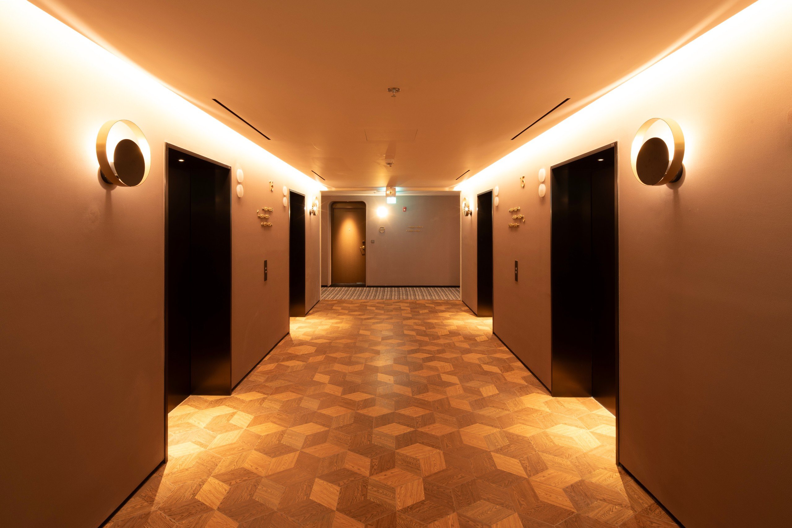 2-1 호텔 객실 엘리베이터홀.jpg