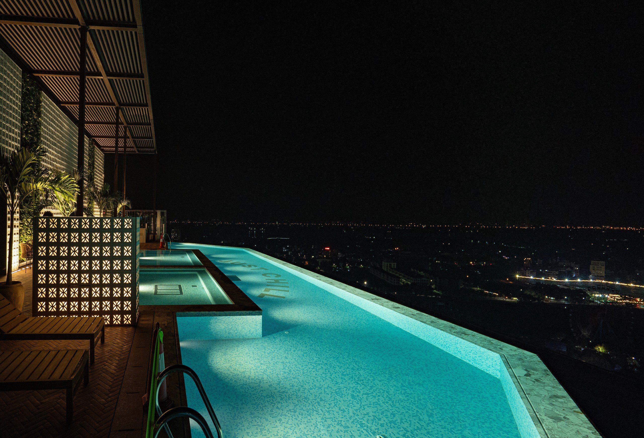 4-2 호텔 인피니티풀.jpg